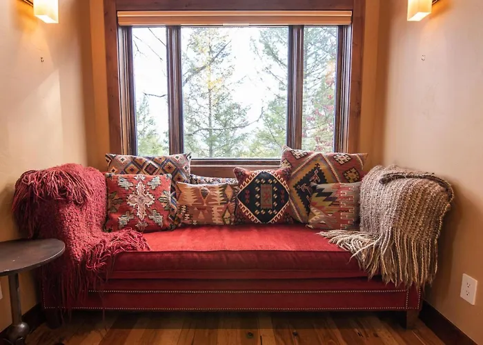 Rmr: Sundance Luxury - In - Out