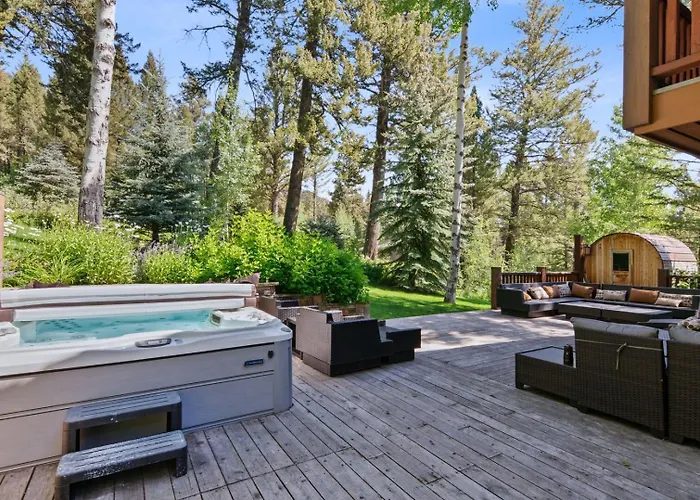 Rmr: Sundance Luxury - In - Out *