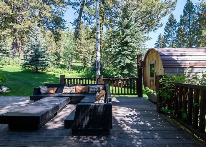 Rmr: Sundance Luxury - In - Out