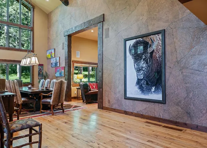 Rmr: Sundance Luxury - In - Out