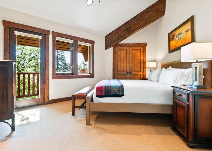 Rmr: Sundance Luxury - In - Out